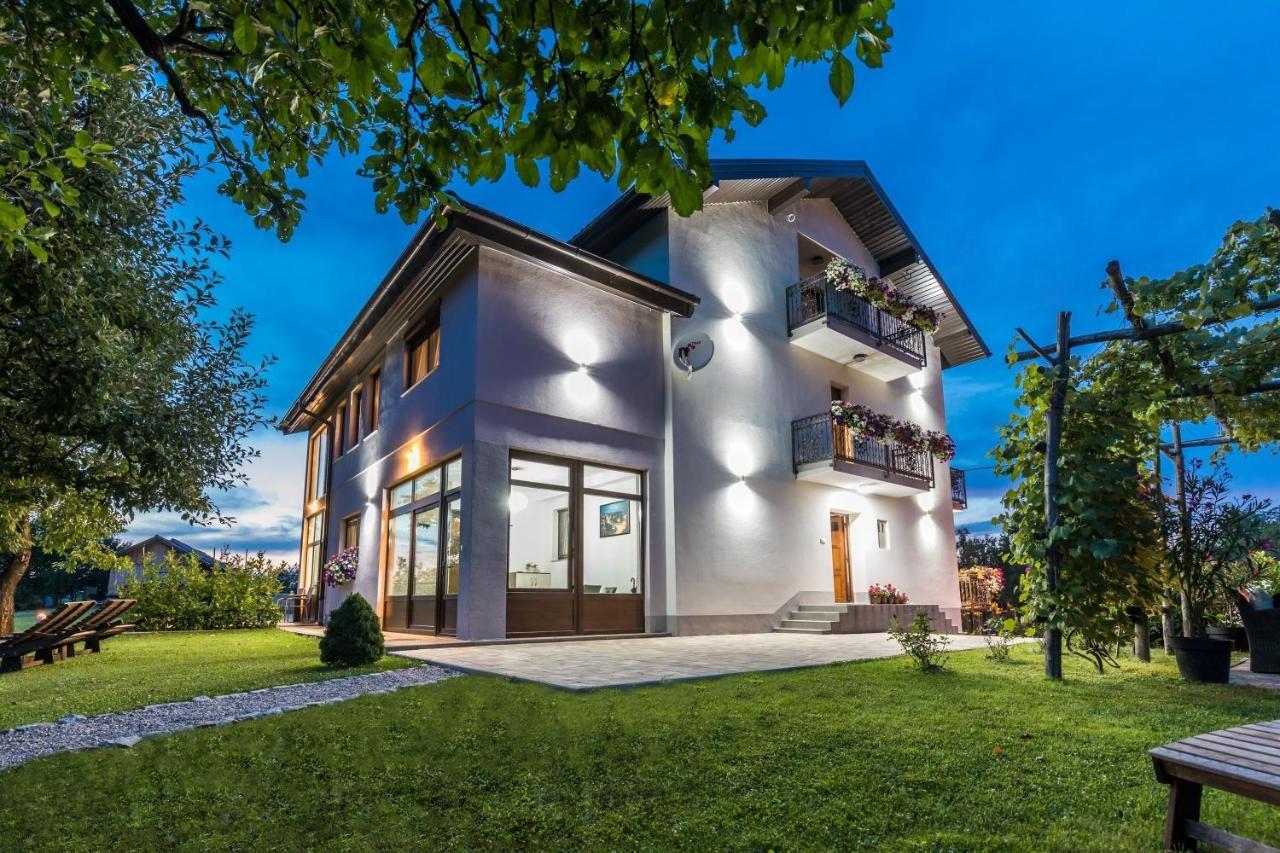 Apartments Lucic Slunj Exterior photo